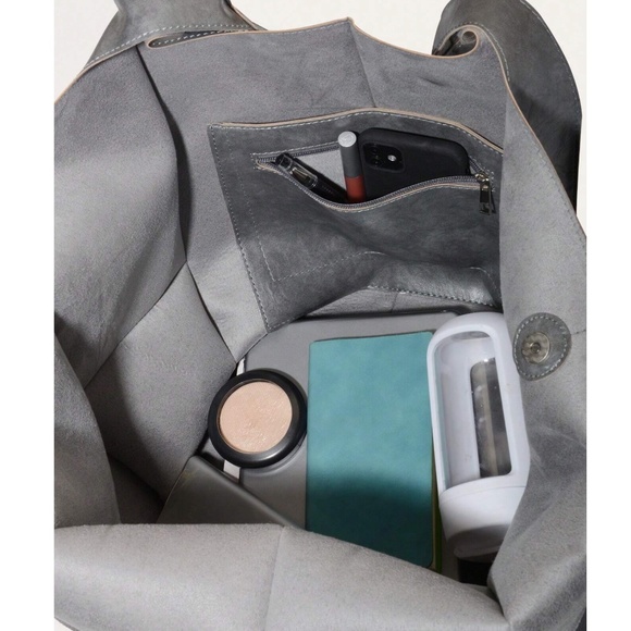 Luxe Vegan Leather Minimalist Oversized Tote Bag - Picture 14 of 16